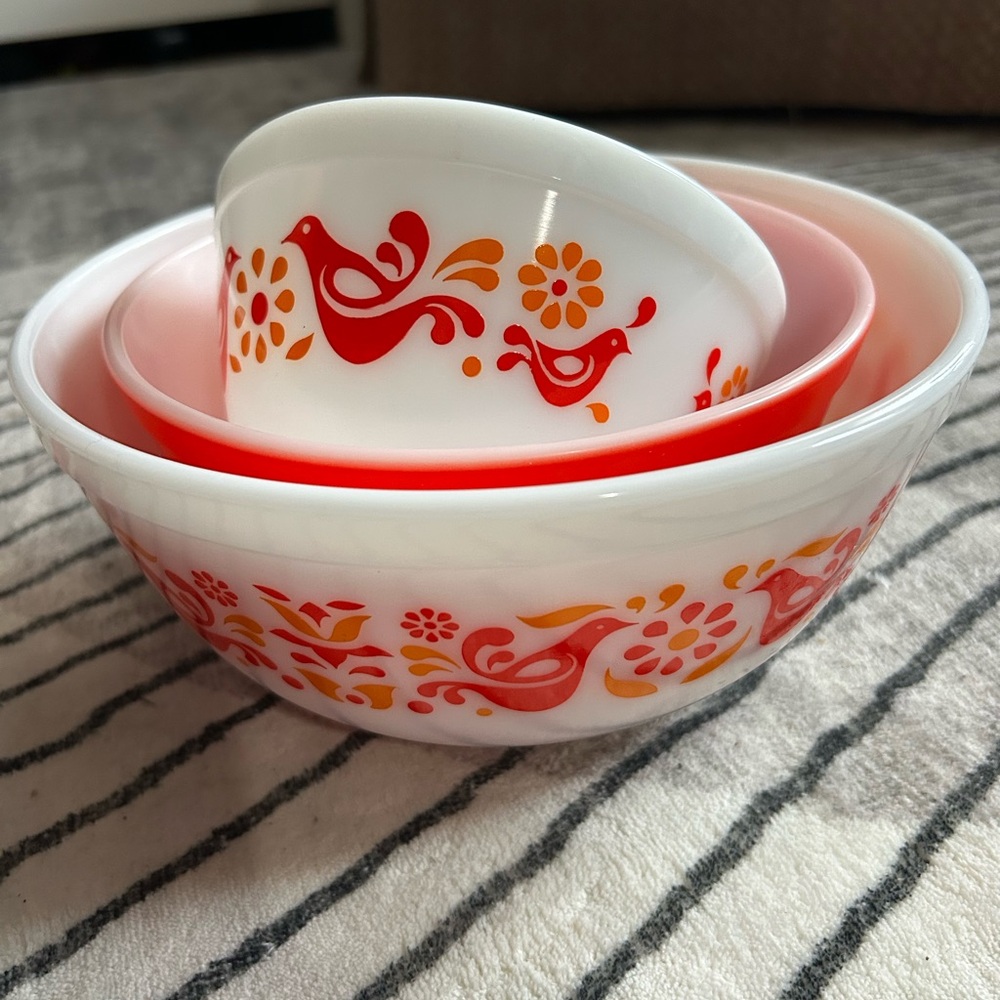 Set of 3 Friendship Vintage Pyrex orange Bowls Collection